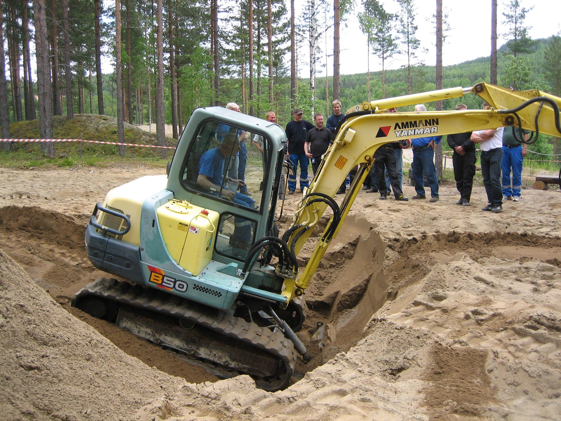 Minigrävare i sandgropen